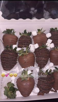 Bomb Oreo strawberries