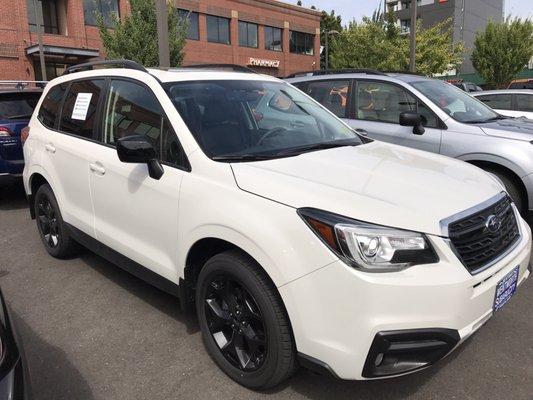 2018 Subaru Forester limited black addition in white