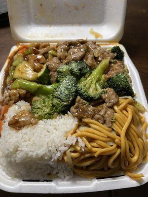 Steamed rice, chow mein, beef broccoli and Kung pao chicken