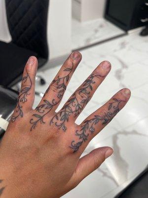 Finger tattoo by haruki