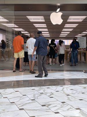 Wait line for Genius Bar. If your 10 minutes late Bill the manager will boot you from your appointment.