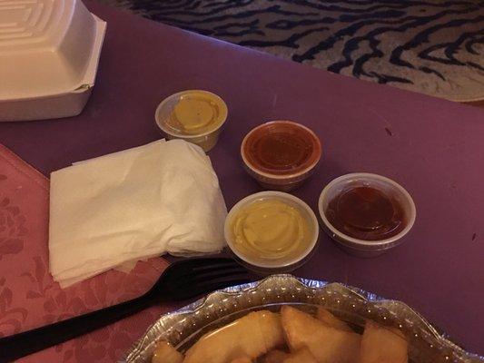 They didn't forget my sauces!