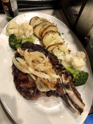 Steak with potatoes and veggies