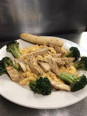 Adult Mac and Cheese served with chicken and broccoli!