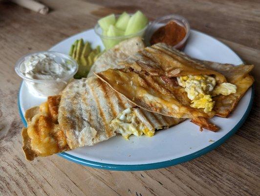 Breakfast Quesadilla (con todo)