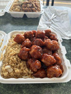 General Tso's chicken with plain fried rice and onions