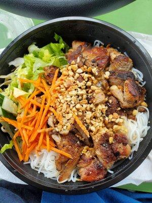 Chicken vermicelli with house sauce