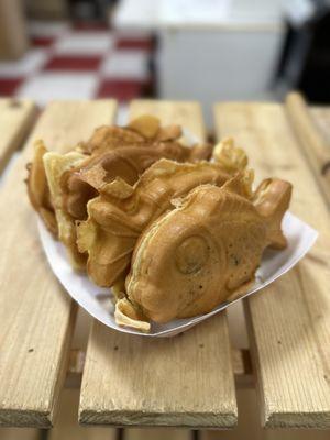 Taiyaki snack and Shopping  2 Nutella & 2 cream cheese