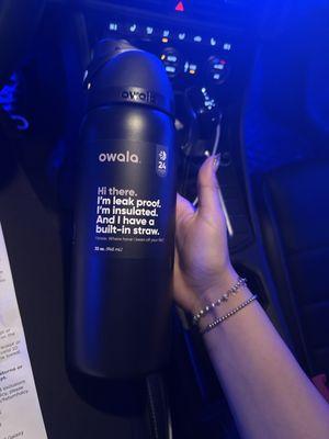 Black 32 oz owala