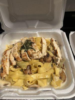 Chicken Alfredo with Artichoke and Mushrooms