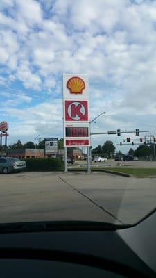 Fillin' her on up! Circle K.