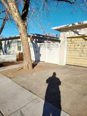 Vinyl fencing installation