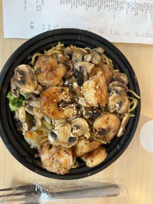 Shrimp and mushrooms with noodles