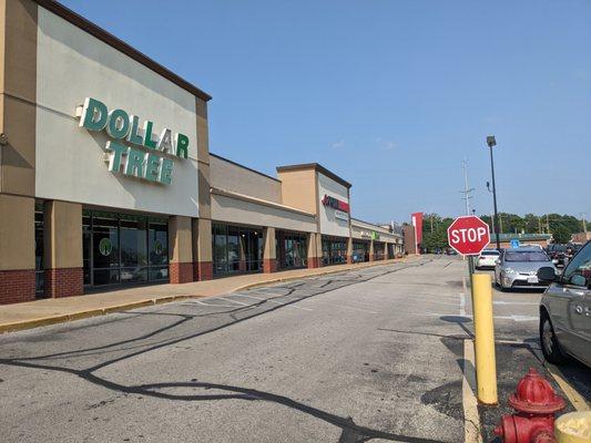 Deer Creek Shopping Center, Saint Louis