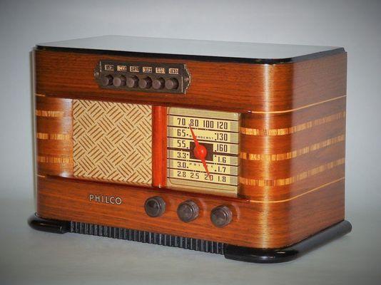 1941 Philco model 41-225 AM/Shortwave radio