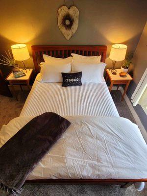 Retreat Suite sleeps 5!
https://rootsandbranchesmassageandbnbweb.com/the-pause-bedbreakfast