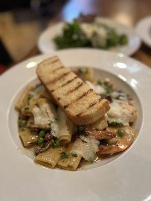 Garlic Cream Pasta **Dinner Only**