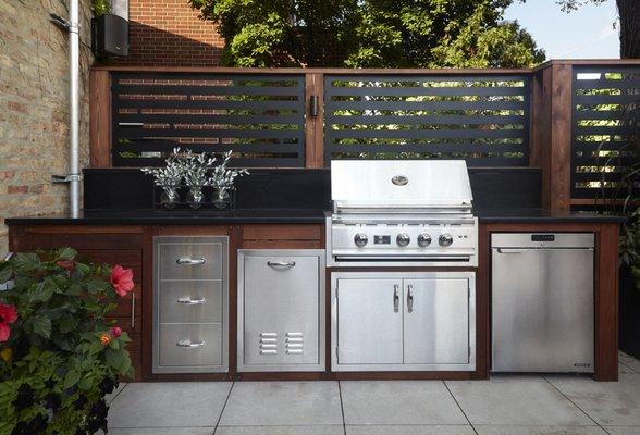 Whether you intend to have a fun afternoon grilling burgers with the family or entertaining friends, you would need a kitchen.