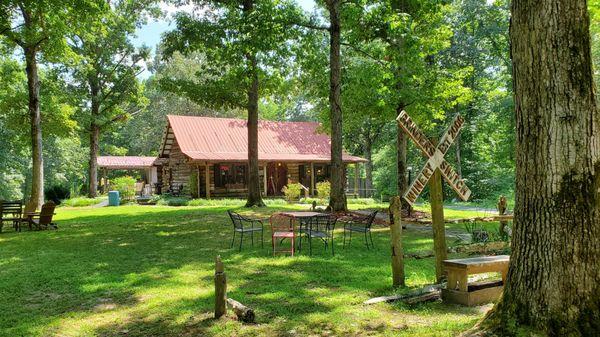 Grinder's Switch Winery offers plenty of outdoor seats to enjoy their products.