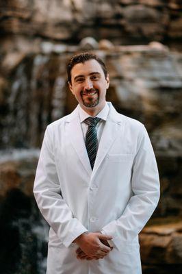 Dr. Maher Jandali holds dual degrees in medicine and dentistry and is a board-certified specialist in oral and maxillofacial surgery.