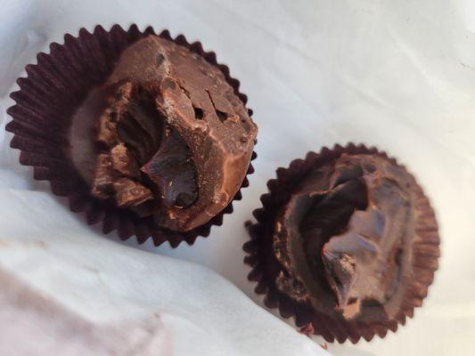 Cappuccino truffle and dark chocolate cake truffle