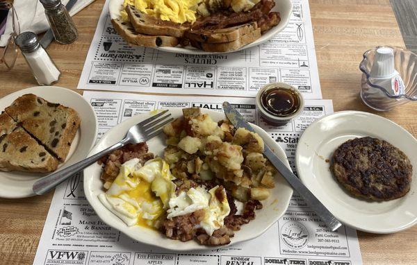 Hash Platter w/raisin toast and sausage