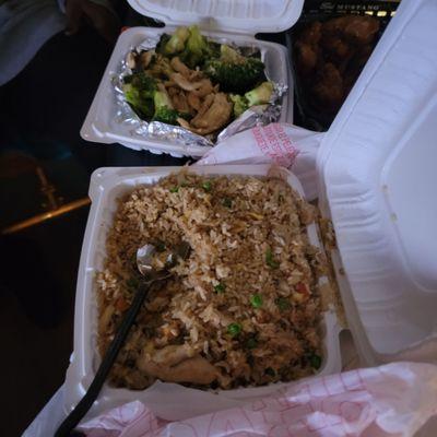 Chicken fried rice chicken and broccoli. Oh so yummy