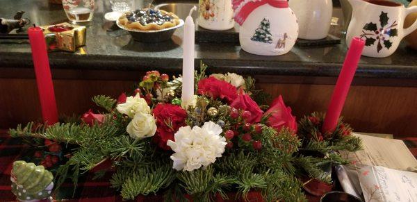 Supposed to be an $85 ,centerpiece  with a large wreath and lantern in the center, it is none of those things! Awful