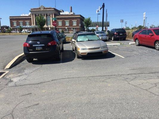 Do not be an inconsiderate meanie like this black Nissan driver.