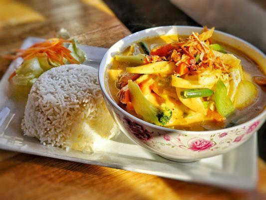 Yellow Curry with Vegetables and large Shrimp - delicious!!!