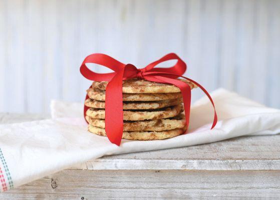 Cookies tied with ribbon. Available in various flavors.