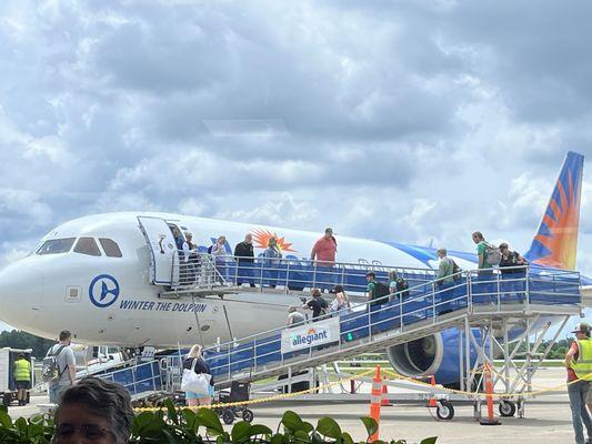 Deboarding, note Winter the Dolphin. A Clearwater celebrity.