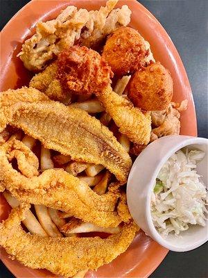 Combo Fried Seafood Dinner (Catfish & Oysters)