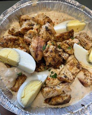 Mediterranean-spiced chicken hummus bowl (served with pita)