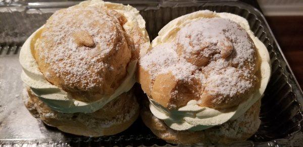 Jumbo cream puffs