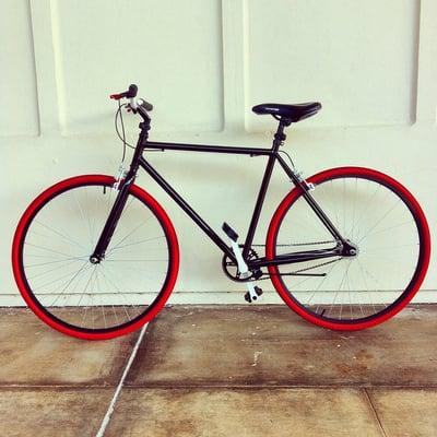 Single speed flip flop hub so fixie or free wheel is your call