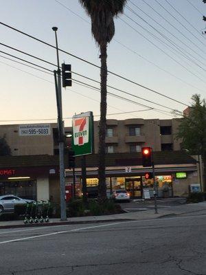 Bixby Knolls Homes complex surround 7-eleven / Happy Laundromat, furtherest inland Limehub for Long Beach. Orange has bike lanes