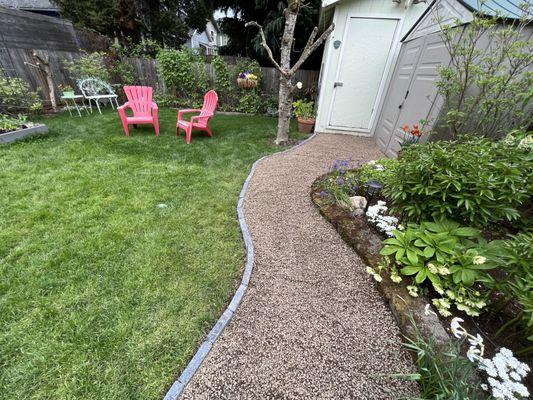 Stone edge and pea gravel