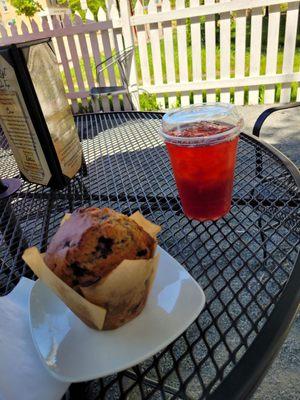 Blueberry muffin & herbal tea