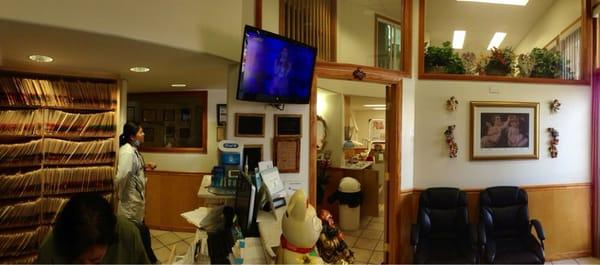 Pano!!! Of the place, and the doctor on the left. Sharing knowledge with her fellow doctors