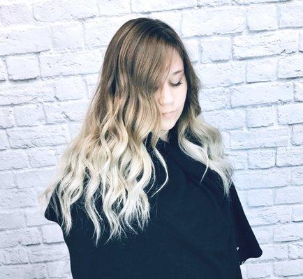 Blonde ombré balayage