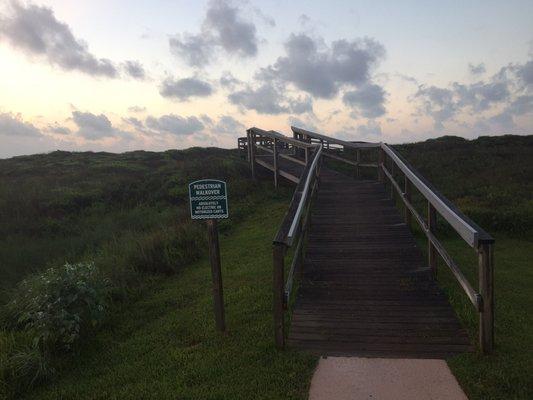 Boardwalk to beach from Coral Cay