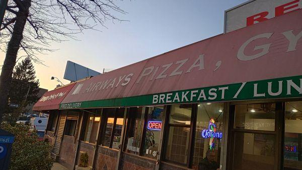 Street view of Airway pizzeria.