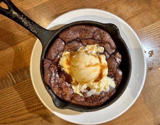 Brownie with icecream and caramel