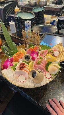 Large chef's choice sashimi.