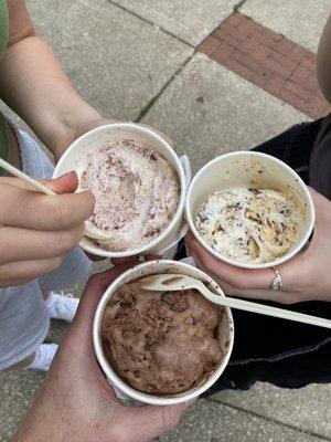 Best strawberry ice cream ever! Very good choco sea salt caramel and chocolate chip ice cream.