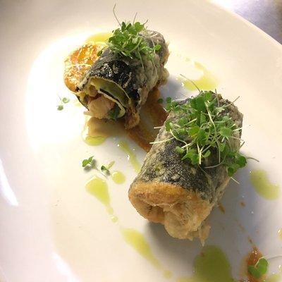 Deep-Fried Lobster Roll with Seaweed Wrap