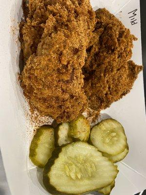 Crispy chicken with a side of pickles