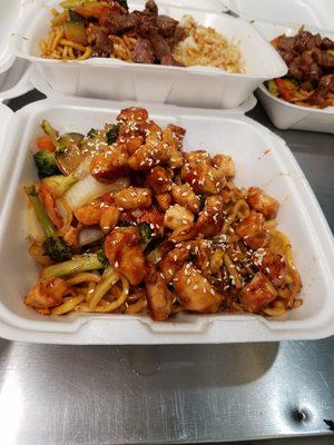 Sesame chicken with noodles and vegetables