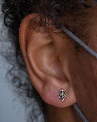 Earlobe piercing by Elise with a Ruta Reifen flower cluster